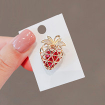 Anti glare brooch, women's sweet strawberry brooch, gift pin, suit accessory