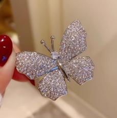Sparkling diamond butterfly brooch, elegant suit pin feel, delicate accessory