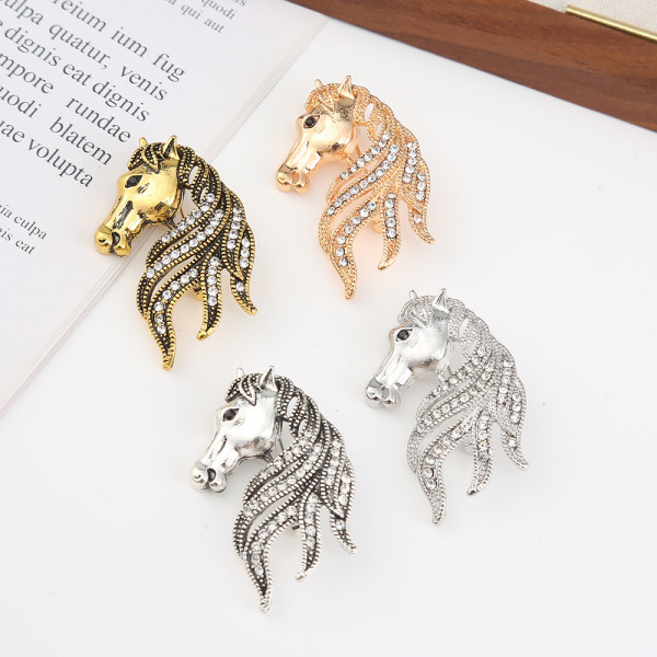New environmentally friendly alloy diamond studded brooch for horse head clothing, chest flower