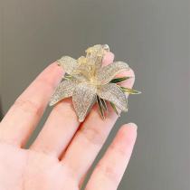 Luxury full diamond lily flower brooch with a sense of chest flower, niche and versatile suit pin accessory