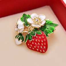 Red strawberry brooch, suit shirt pin, niche clothing accessory