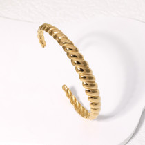 Titanium steel bracelet does not fade, open bracelet, stainless steel bracelet, cool style