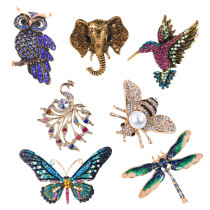 Frog brooch, owl brooch, dragonfly butterfly enamel chest flower, peacock animal brooch, clothing accessories
