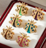 Frog brooch, owl brooch, dragonfly butterfly enamel chest flower, peacock animal brooch, clothing accessories