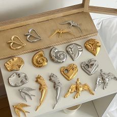 Stainless steel brooch collection, clothing accessories, chest flower brooch