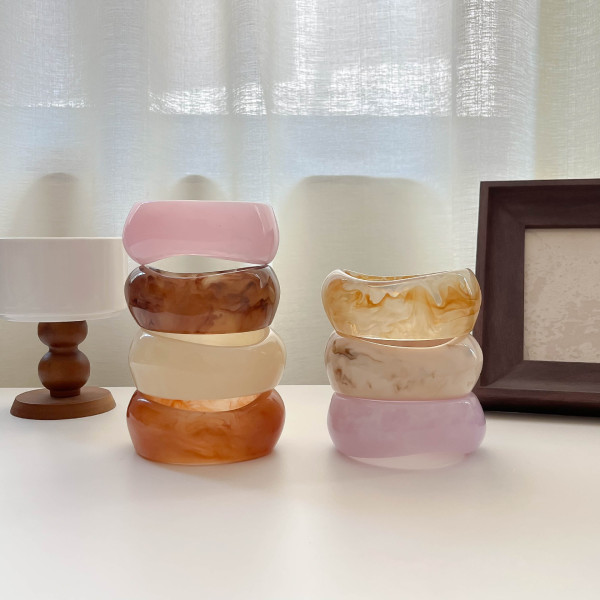 Wide irregular resin bracelet with female niche design, dyed wide bracelet