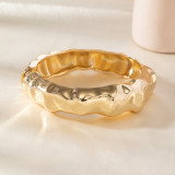 Premium irregular alloy bracelet, smooth and minimalist, trendy and stylish fashion band