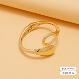 Premium irregular alloy bracelet, smooth and minimalist, trendy and stylish fashion band