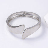 Premium irregular alloy bracelet, smooth and minimalist, trendy and stylish fashion band