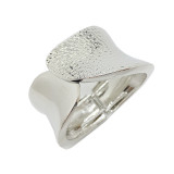 Premium irregular alloy bracelet, smooth and minimalist, trendy and stylish fashion band