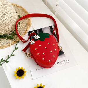 Korean version children's bag, girls' crossbody bag, cute strawberry accessories for little girls, trendy small bags