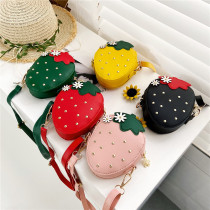 Korean version children's bag, girls' crossbody bag, cute strawberry accessories for little girls, trendy small bags