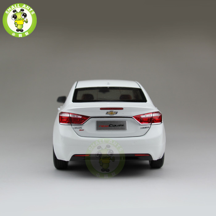 1:18 Chevrolet New Cruze 2015 Diecast Car Model White