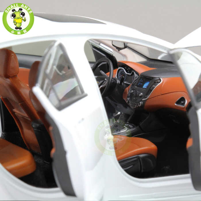 1:18 Chevrolet New Cruze 2015 Diecast Car Model White