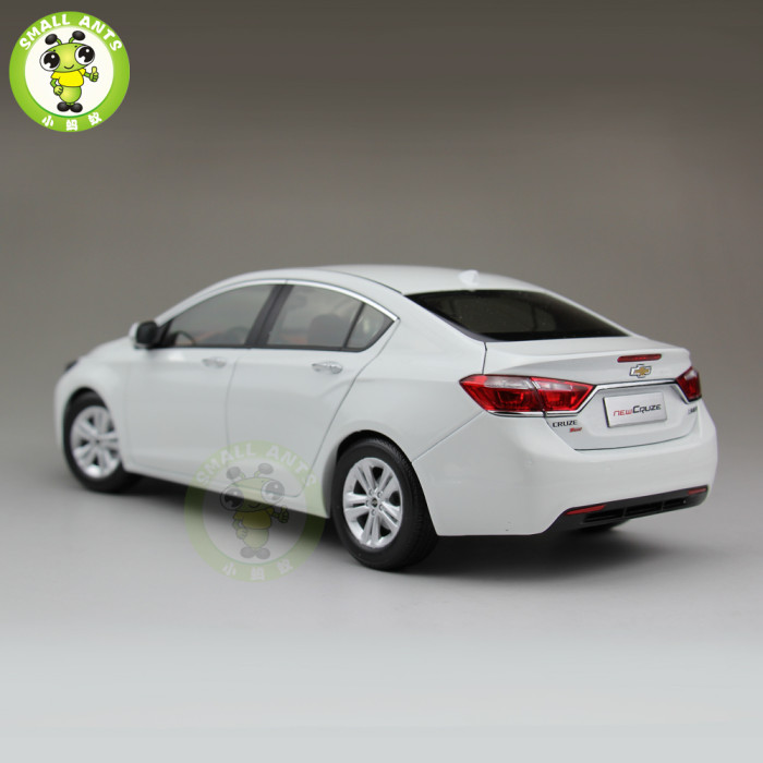 1:18 Chevrolet New Cruze 2015 Diecast Car Model White