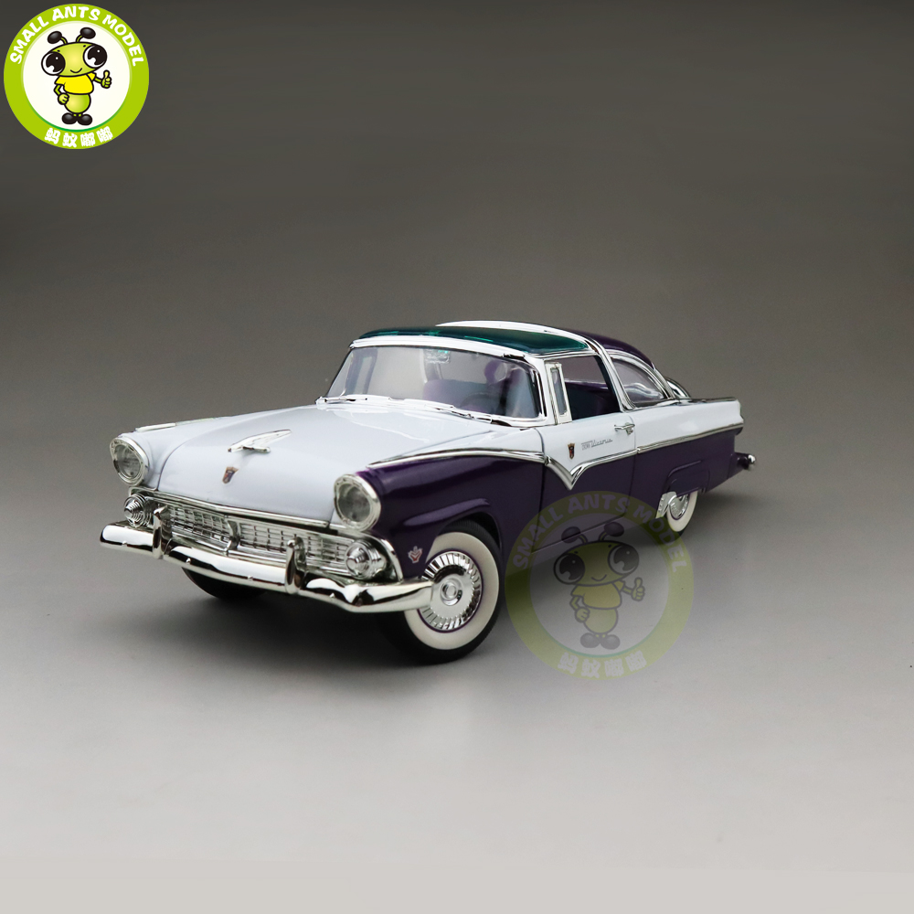1/18 1955 Ford Crown Victoria Road Signature Diecast Model Car