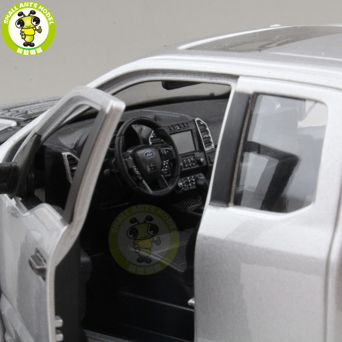 1/24 Ford F150 F 150 Raptor 2017 Trucks Pickup Diecast Metal Car Model Toys for kids Boy Girl Gift Collection Maisto Silver