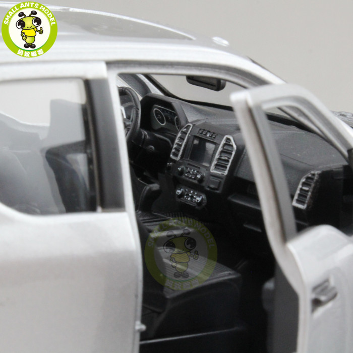 1/24 Ford F150 F 150 Raptor 2017 Trucks Pickup Diecast Metal Car Model Toys for kids Boy Girl Gift Collection Maisto Silver