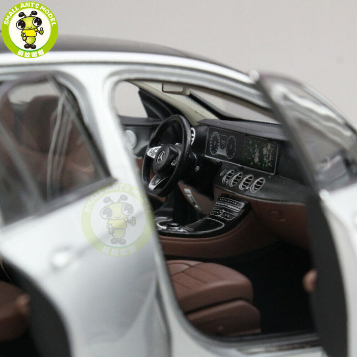 1/18 ISCALE Mercedes Benz E Class E 300 Diecast Metal Car Model Toys Boy Girl Birthday Gift Collection Hobby