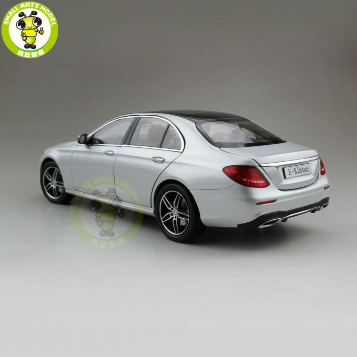 1/18 ISCALE Mercedes Benz E Class E 300 Diecast Metal Car Model Toys Boy Girl Birthday Gift Collection Hobby