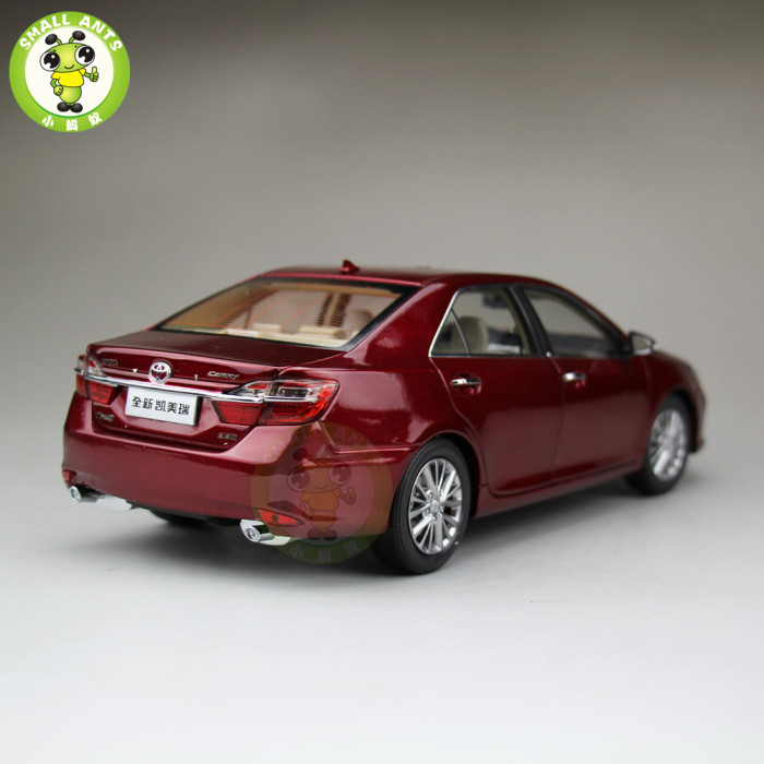 1:18 Toyota New Camry 2015 Diecast Car Model Red