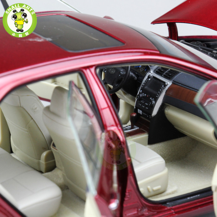 1:18 Toyota New Camry 2015 Diecast Car Model Red