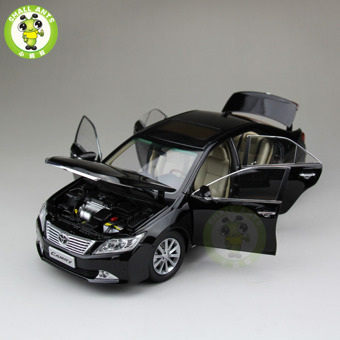 1:18 Toyota Camry 2012 Diecast Car Model Black