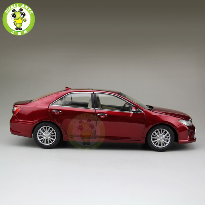 1:18 Toyota New Camry 2015 Diecast Car Model Red