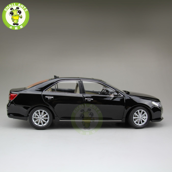 1:18 Toyota Camry 2012 Diecast Car Model Black