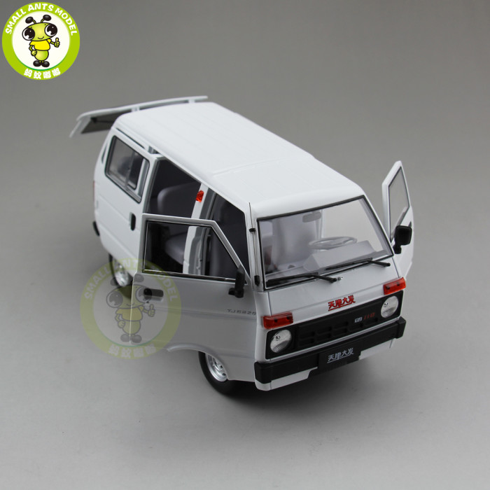 1/18 Toyota DAIHATSU China Tianjin Huali TJ110 Diecast Car Van Model Toy Gift Collection White