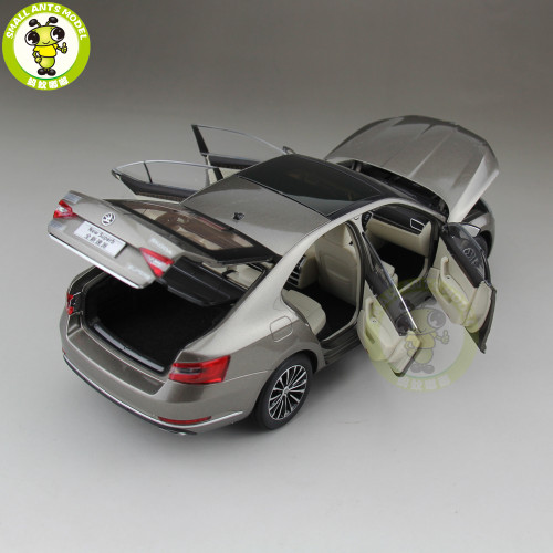 Voiture Miniature Skoda Superb IV Combi à L'échelle 1:35 - Die-cast Neuve - Jouet Pour Enfants