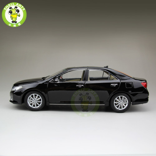 1:18 Toyota Camry 2012 Diecast Car Model Black