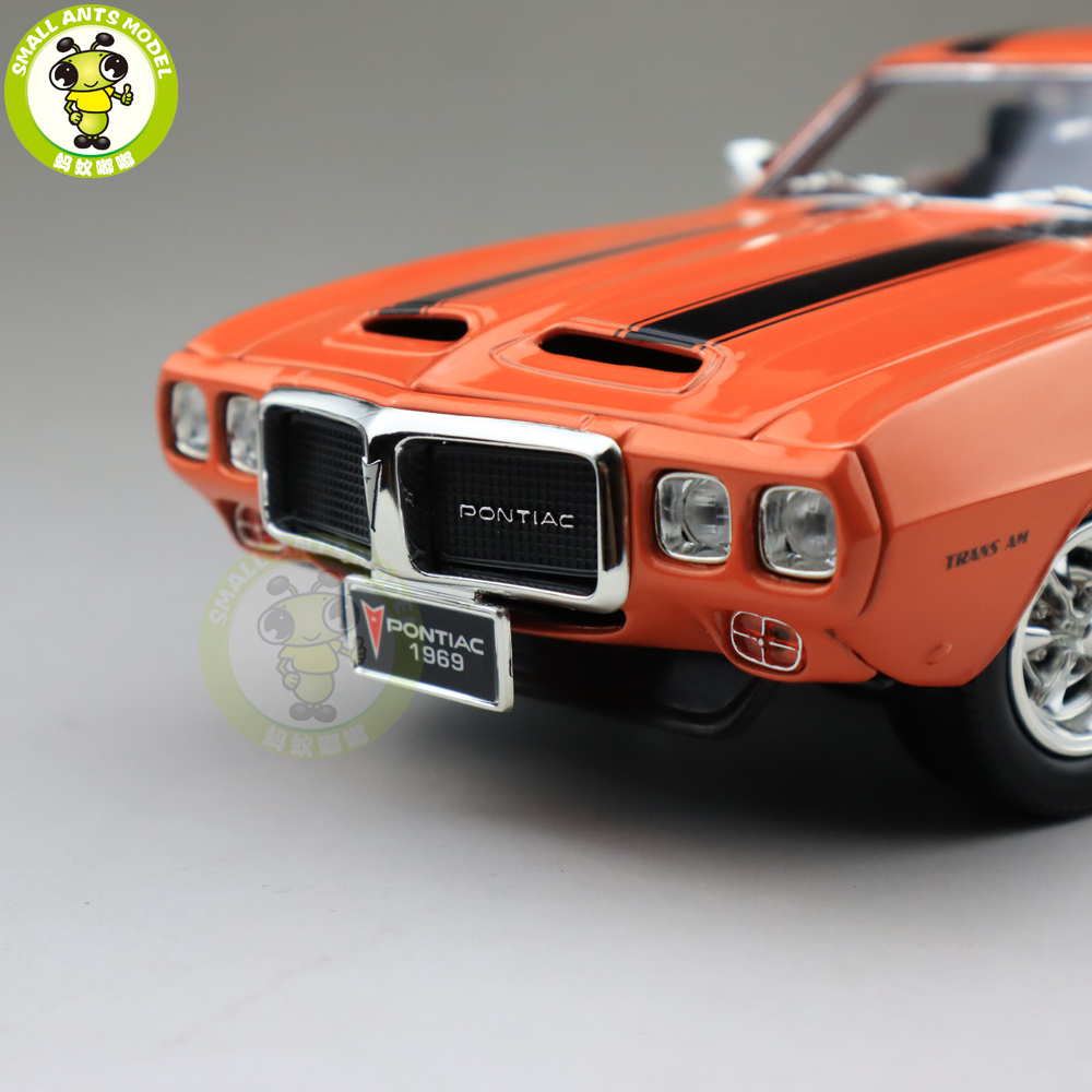 1/18 1969 PONTIAC FIREBIRD TRANS Road Signature Diecast Model Car