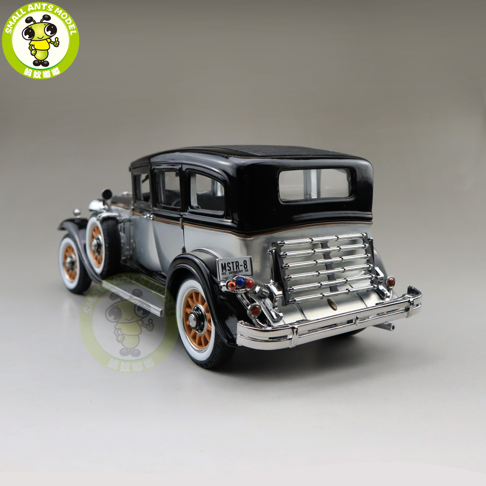 1/18 AUTO WORLD 1931 PEERLESS MASTER 8 SEDAN Diecast Model Car