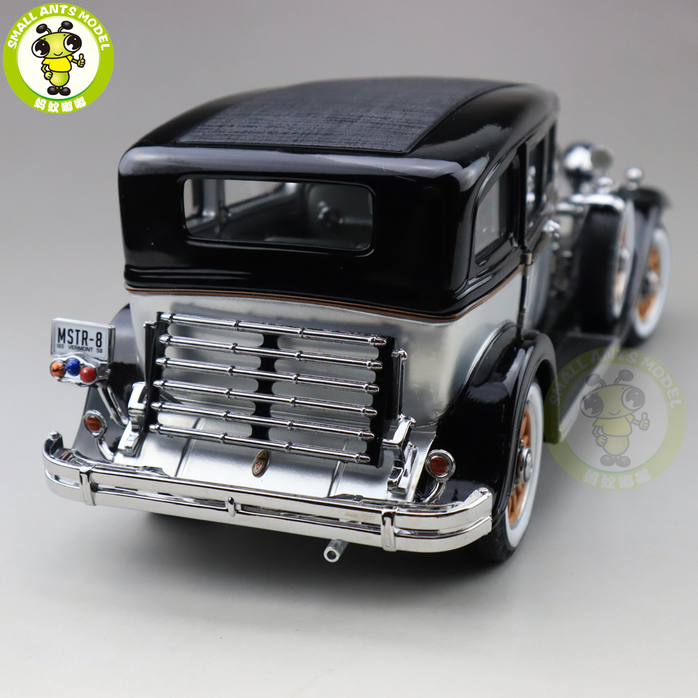 1/18 AUTO WORLD 1931 PEERLESS MASTER 8 SEDAN Diecast Model Car