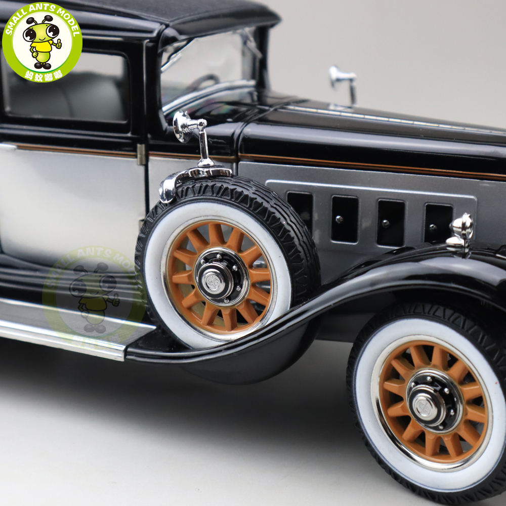 1/18 AUTO WORLD 1931 PEERLESS MASTER 8 SEDAN Diecast Model Car
