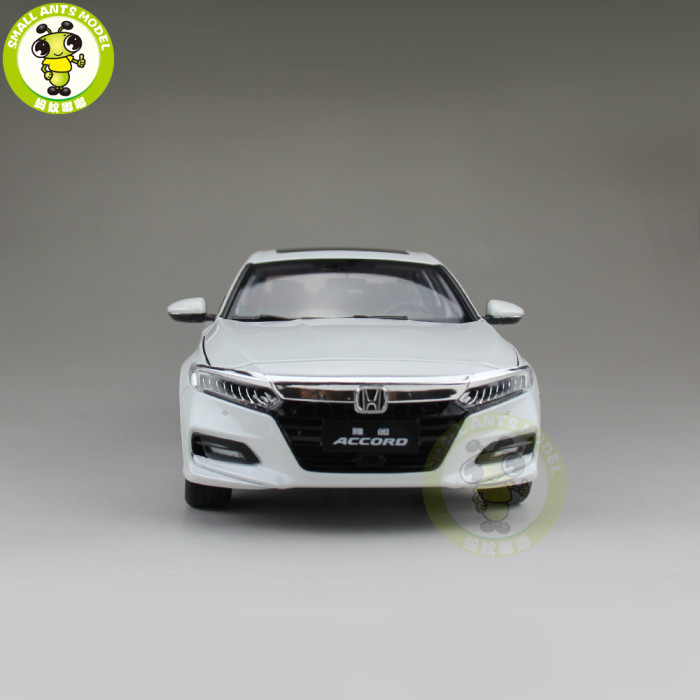 1/18 Honda Accord 10th Sedan Diecast Metal Car Model Toys Boy Girl Gift Collection Hobby White