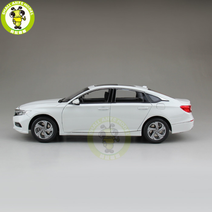 1/18 Honda Accord 10th Sedan Diecast Metal Car Model Toys Boy Girl Gift Collection Hobby White