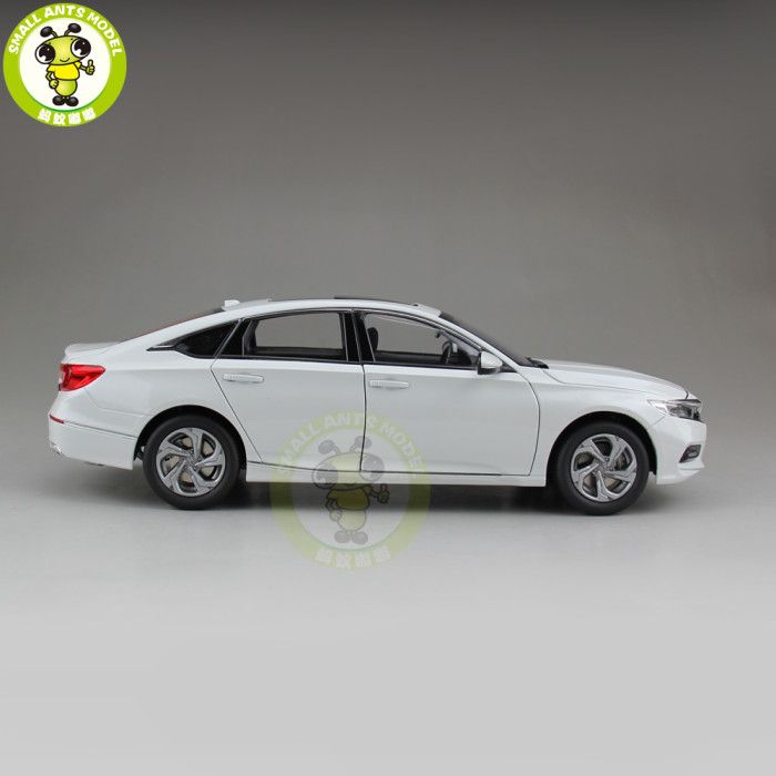 1/18 Honda Accord 10th Sedan Diecast Metal Car Model Toys Boy Girl Gift Collection Hobby White