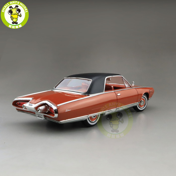 1/18 1963 Chrysler Turbine Car Road Signature Diecast Model Car