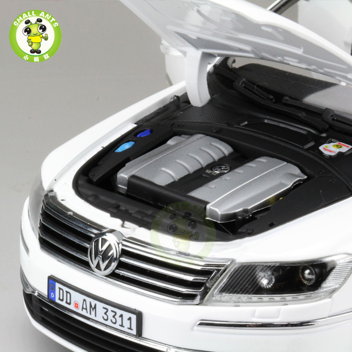 1/18 Welly GTAutos VW Volkswagen Phaeton W12 Diecast Model Car