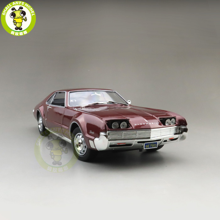 1/18 1966 OLDS MOBILE TORONADO Road Signature Diecast Model Car Toys