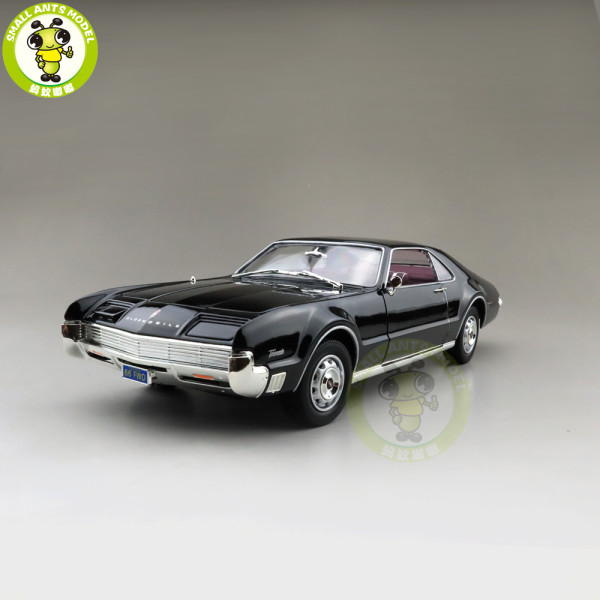 1/18 1966 OLDS MOBILE TORONADO Road Signature Diecast Model Car Toys