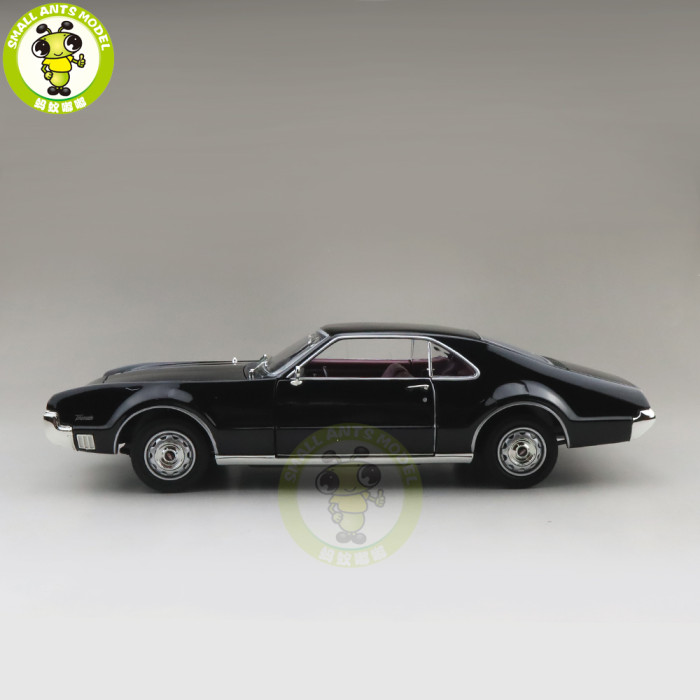 1/18 1966 OLDS MOBILE TORONADO Road Signature Diecast Model Car Toys