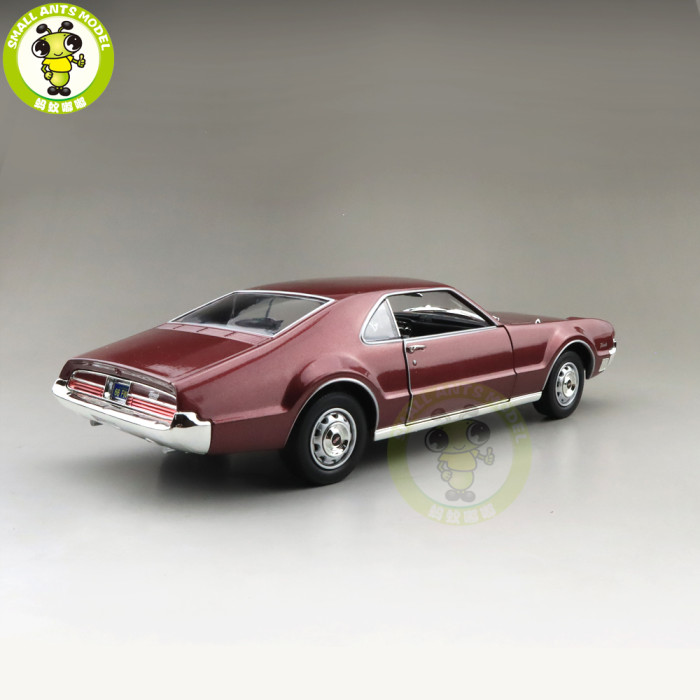 1/18 1966 OLDS MOBILE TORONADO Road Signature Diecast Model Car Toys