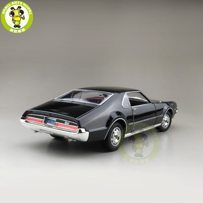 1/18 1966 OLDS MOBILE TORONADO Road Signature Diecast Model Car Toys