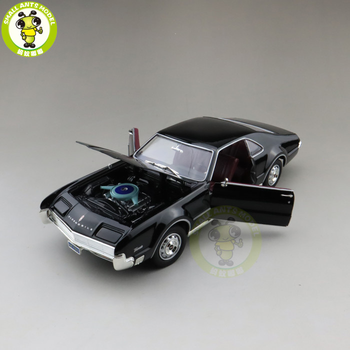 1/18 1966 OLDS MOBILE TORONADO Road Signature Diecast Model Car Toys