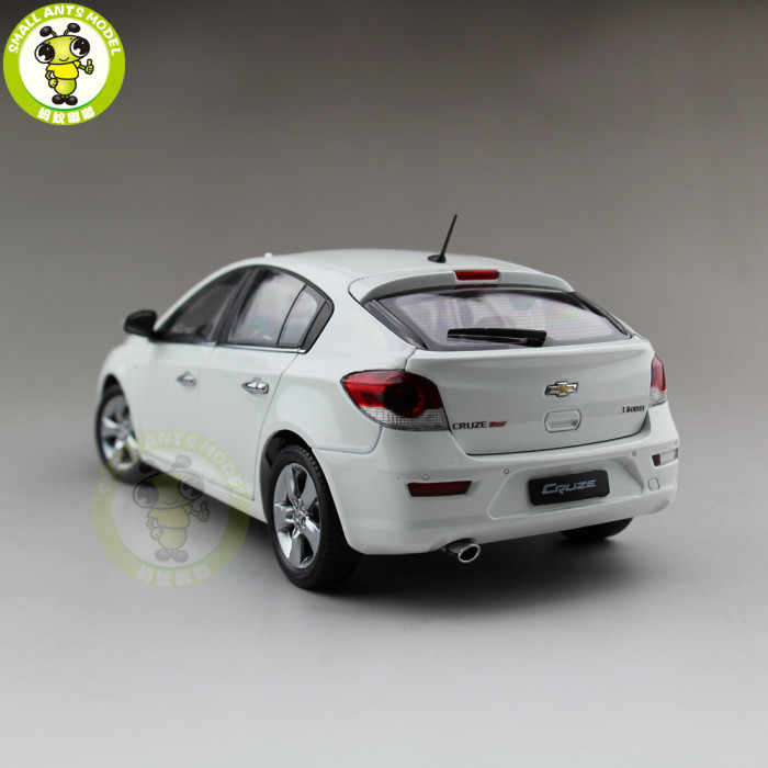 1/18 Chevrolet Cruze Hatchback Diecast Model Car Toys Kids