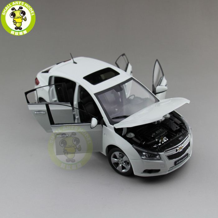 1/18 Chevrolet Cruze Hatchback Diecast Model Car Toys Kids