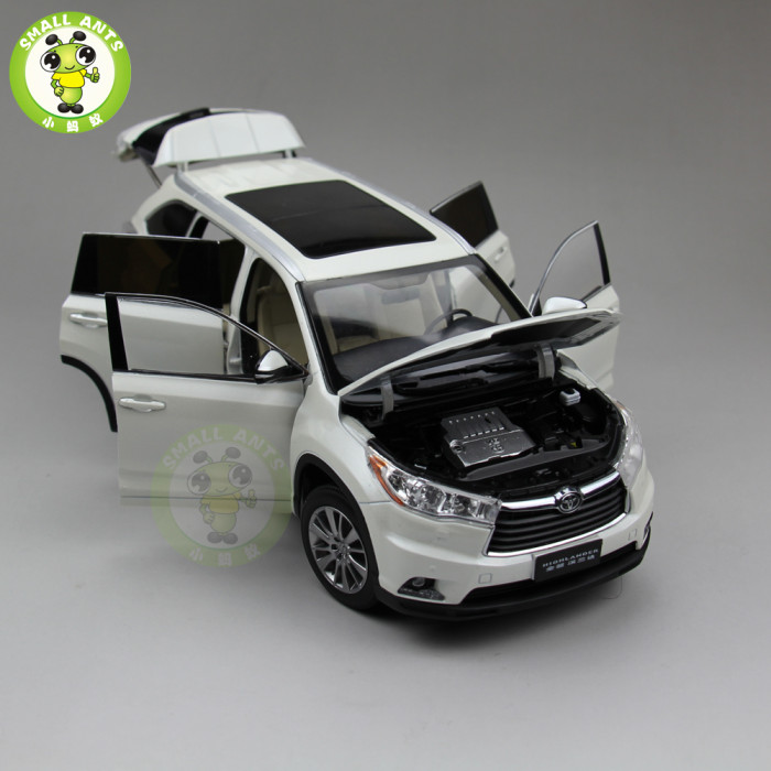 1:18 Toyota Highlander 2015 Diecast SUV Car Model White Color